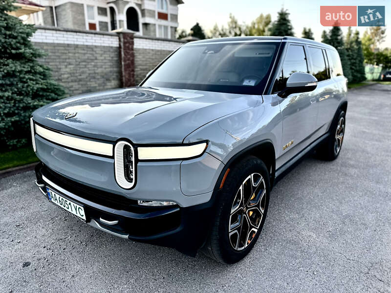 Rivian R1S 2023