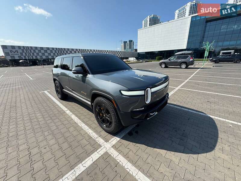 Rivian R1S 2023