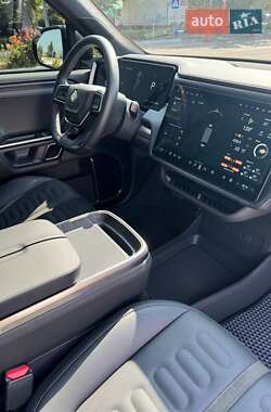 Универсал Rivian R1S 2023 в 