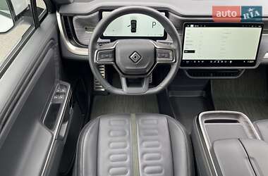 Внедорожник / Кроссовер Rivian R1S 2022 в 