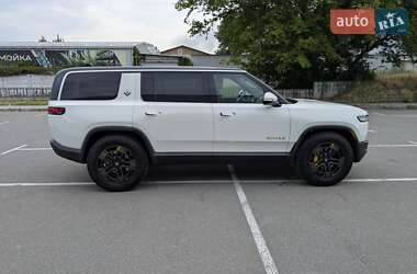 Внедорожник / Кроссовер Rivian R1S 2022 в 