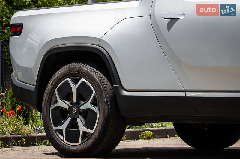 Пикап Rivian R1S 2022 в Львове