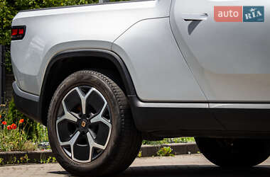 Пікап Rivian R1S 2022 в 