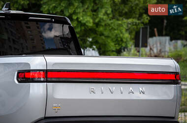Пікап Rivian R1S 2022 в 