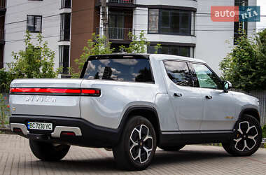 Пікап Rivian R1S 2022 в 