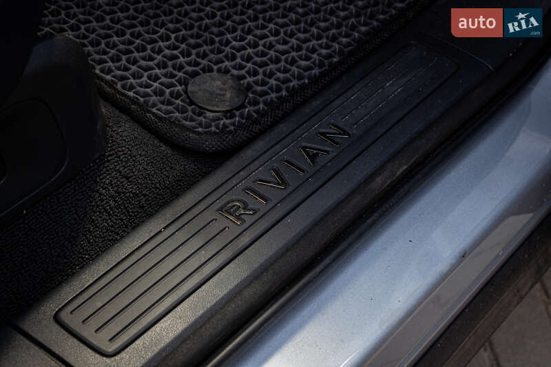 Пикап Rivian R1S 2022 в Львове