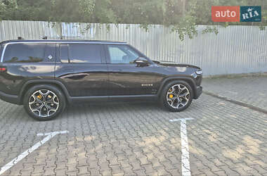 Внедорожник / Кроссовер Rivian R1S 2023 в 