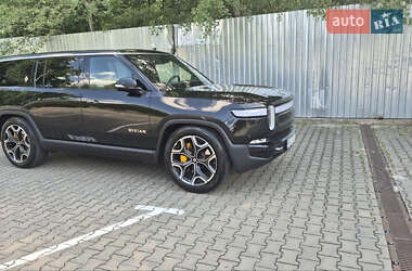 Внедорожник / Кроссовер Rivian R1S 2023 в 