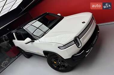 Внедорожник / Кроссовер Rivian R1S 2022 в 