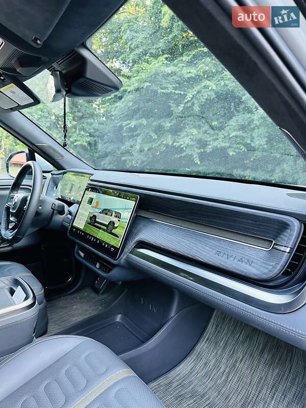Позашляховик / Кросовер Rivian R1S 2024 в Чернівцях