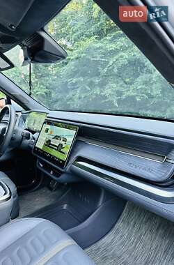 Позашляховик / Кросовер Rivian R1S 2024 в 