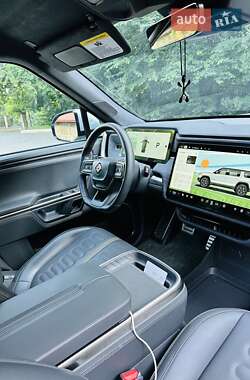 Позашляховик / Кросовер Rivian R1S 2024 в 