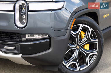 Внедорожник / Кроссовер Rivian R1S 2023 в 