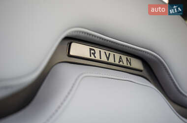 Внедорожник / Кроссовер Rivian R1S 2023 в 