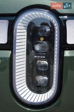 Позашляховик / Кросовер Rivian R1S 2023 в 