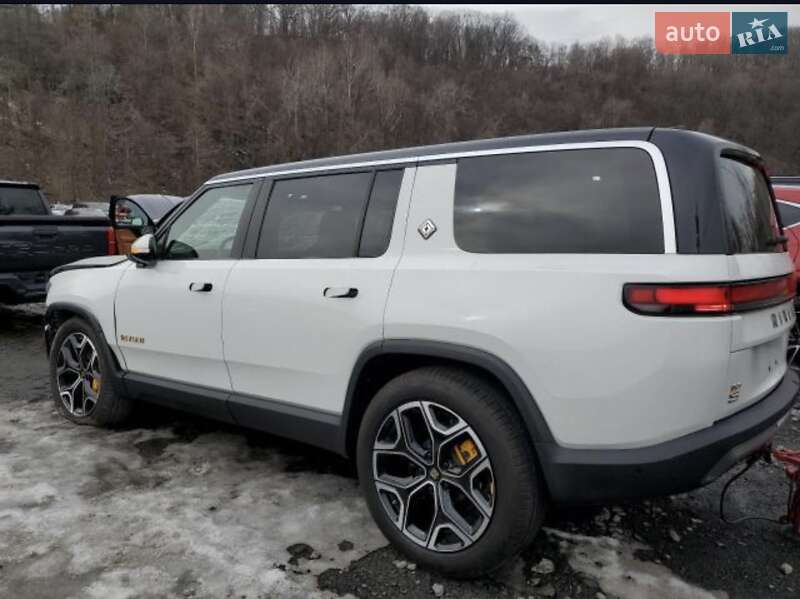 Позашляховик / Кросовер Rivian R1S 2024 в 