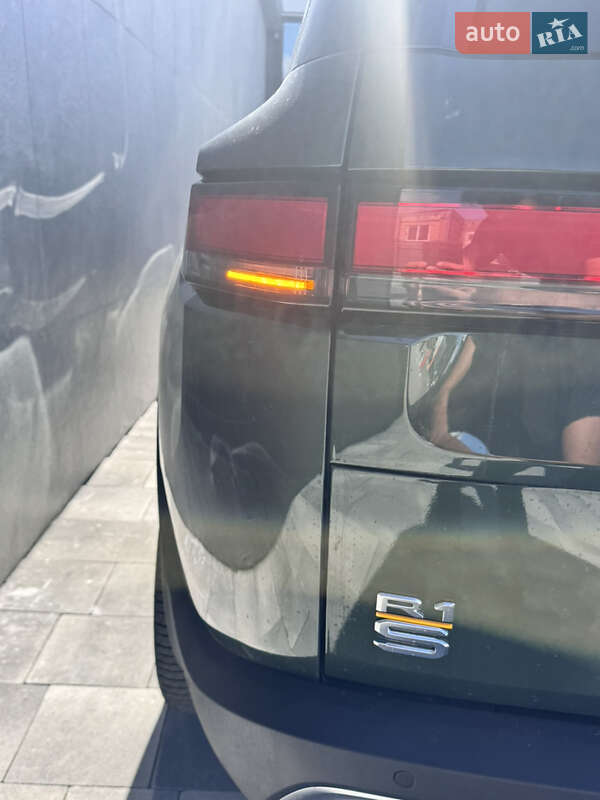 Внедорожник / Кроссовер Rivian R1S 2023 в Киеве