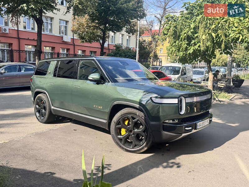 Rivian R1S 2023