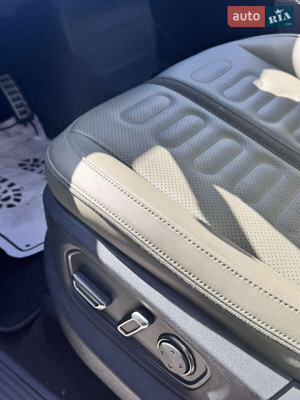 Внедорожник / Кроссовер Rivian R1S 2023 в Киеве