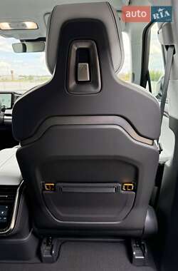 Позашляховик / Кросовер Rivian R1S 2023 в 