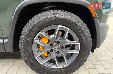 Позашляховик / Кросовер Rivian R1S 2023 в 