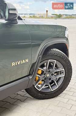 Позашляховик / Кросовер Rivian R1S 2023 в 
