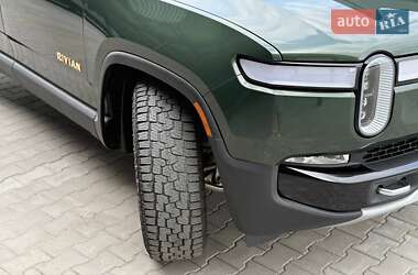 Позашляховик / Кросовер Rivian R1S 2023 в 