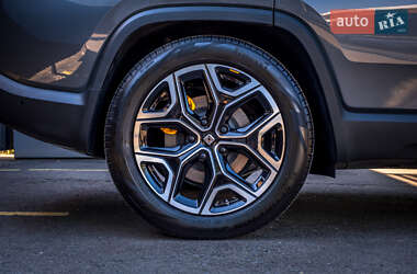 Позашляховик / Кросовер Rivian R1S 2023 в 
