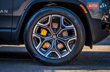 Позашляховик / Кросовер Rivian R1S 2023 в 