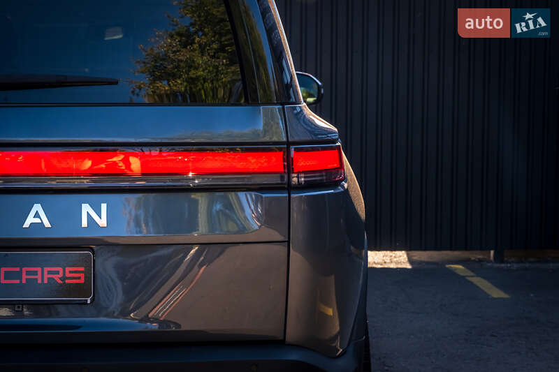 Позашляховик / Кросовер Rivian R1S 2023 в Києві