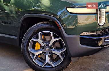 Позашляховик / Кросовер Rivian R1S 2023 в 