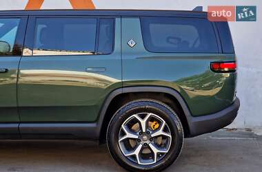 Позашляховик / Кросовер Rivian R1S 2023 в 