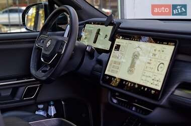 Позашляховик / Кросовер Rivian R1S 2023 в 