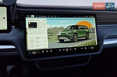 Позашляховик / Кросовер Rivian R1S 2023 в 