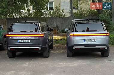 Позашляховик / Кросовер Rivian R1S 2023 в 