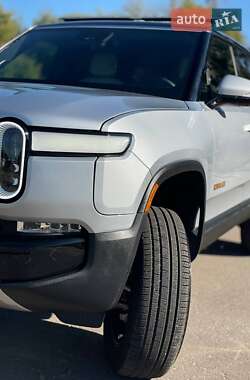 Позашляховик / Кросовер Rivian R1S 2023 в 