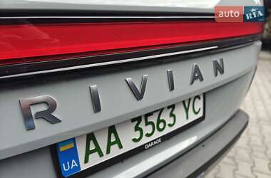 Позашляховик / Кросовер Rivian R1S 2023 в 