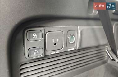 Позашляховик / Кросовер Rivian R1S 2023 в 