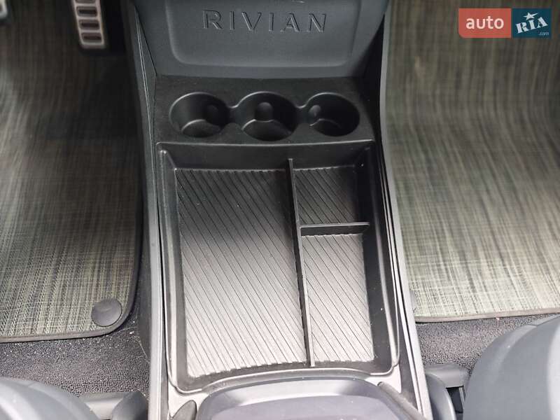 Внедорожник / Кроссовер Rivian R1S 2023 в Киеве