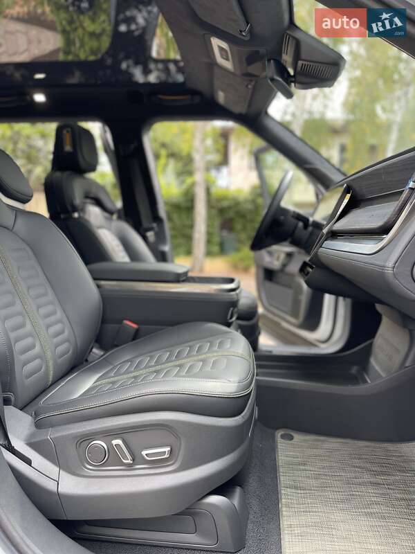 Позашляховик / Кросовер Rivian R1S 2025 в Одесі