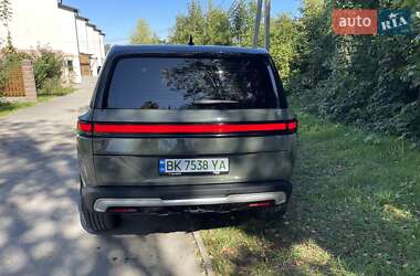 Внедорожник / Кроссовер Rivian R1S 2022 в 
