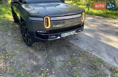 Внедорожник / Кроссовер Rivian R1S 2022 в 