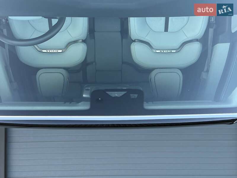 Позашляховик / Кросовер Rivian R1S 2023 в Дубні