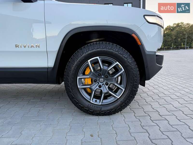 Позашляховик / Кросовер Rivian R1S 2023 в Дубні