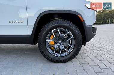 Внедорожник / Кроссовер Rivian R1S 2023 в 