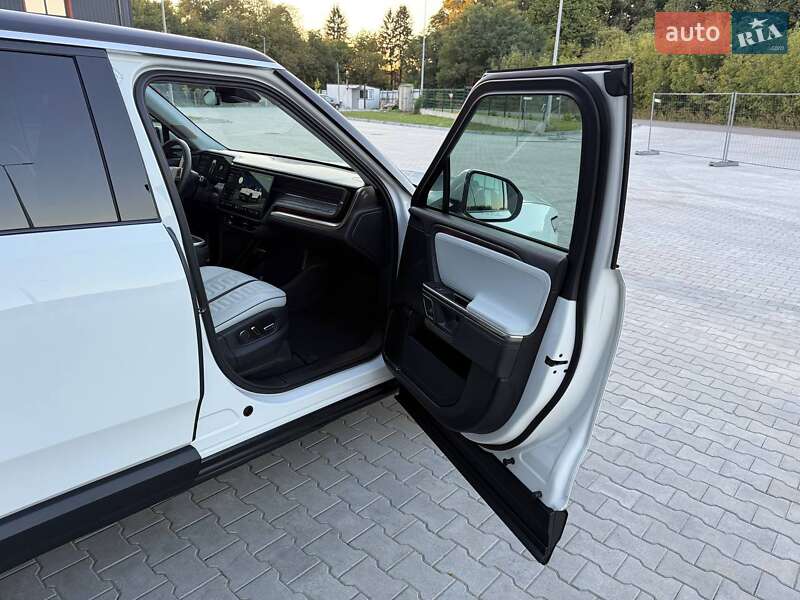 Позашляховик / Кросовер Rivian R1S 2023 в Дубні