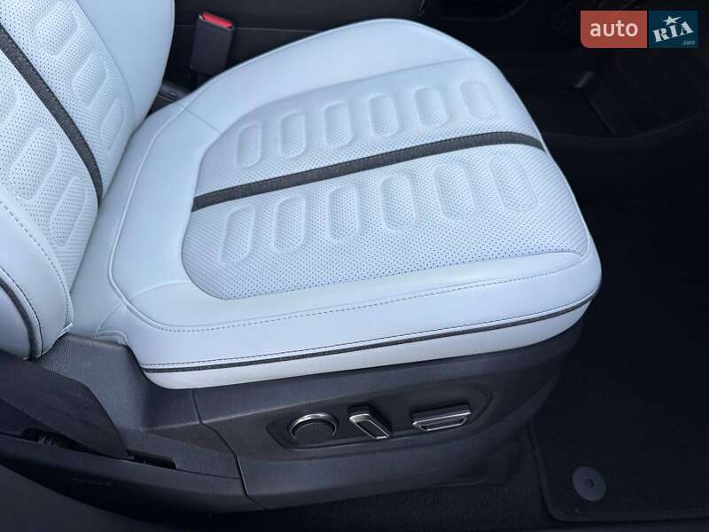 Позашляховик / Кросовер Rivian R1S 2023 в Дубні