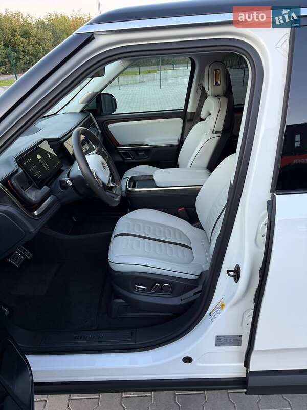 Позашляховик / Кросовер Rivian R1S 2023 в Дубні