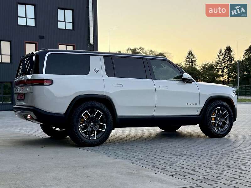 Позашляховик / Кросовер Rivian R1S 2023 в Дубні