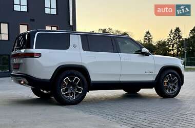 Внедорожник / Кроссовер Rivian R1S 2023 в 